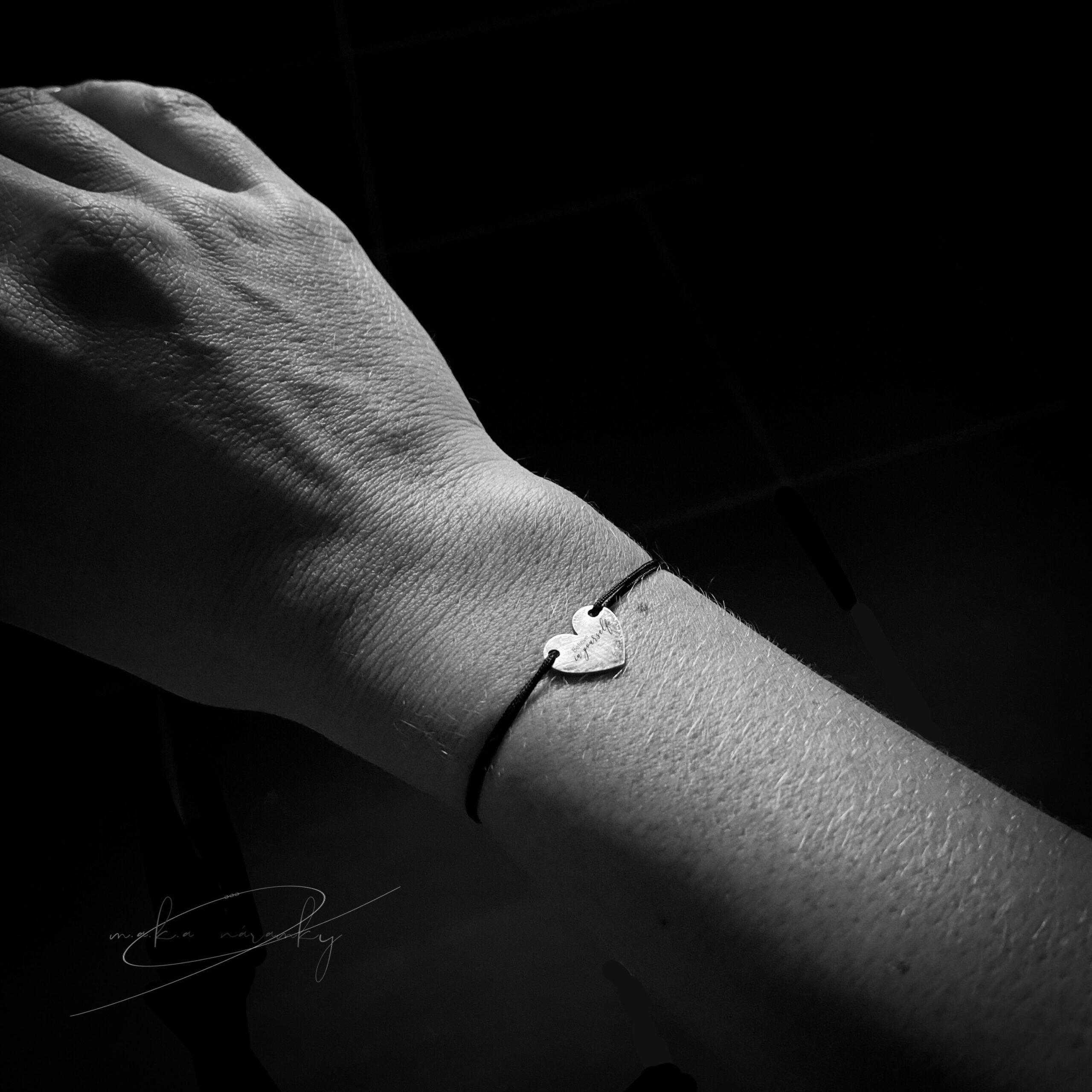 Gravírované srdíčko z chirurgické oceli